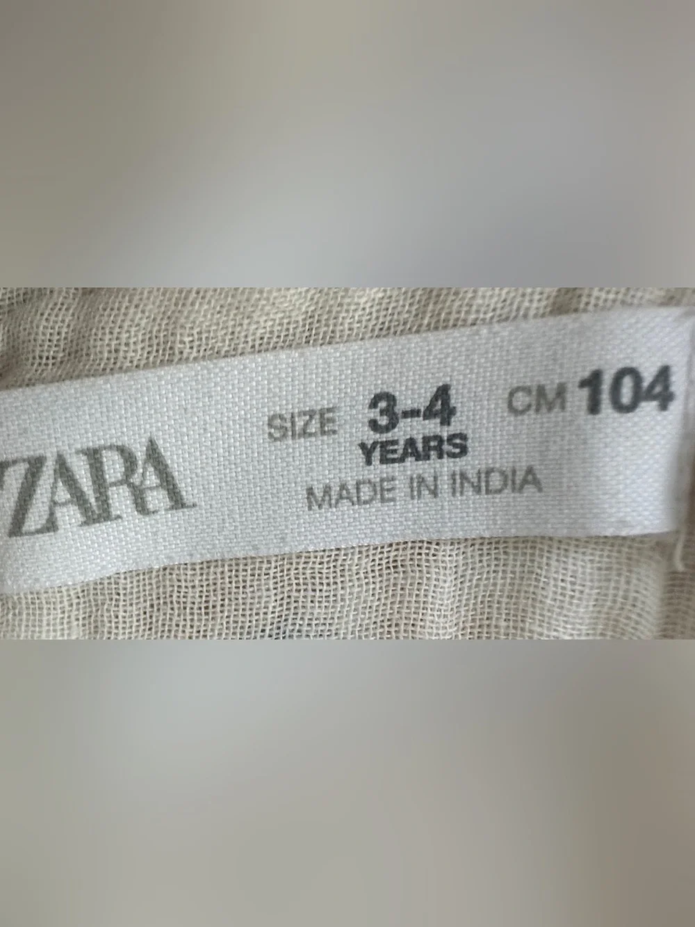 Zara girl’s dress crochet sunflower bodice and a white muslin skirt. Size 3T.